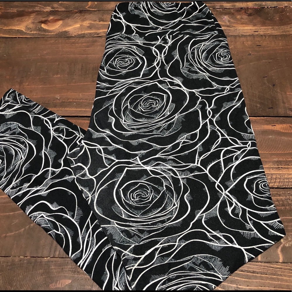 Lularoe tc black roses